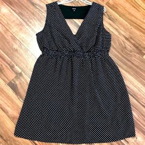 Torrid Dress Mini Women's 3X/22-24 B/W Polka-dot Elastic Waist Plunge V-neck